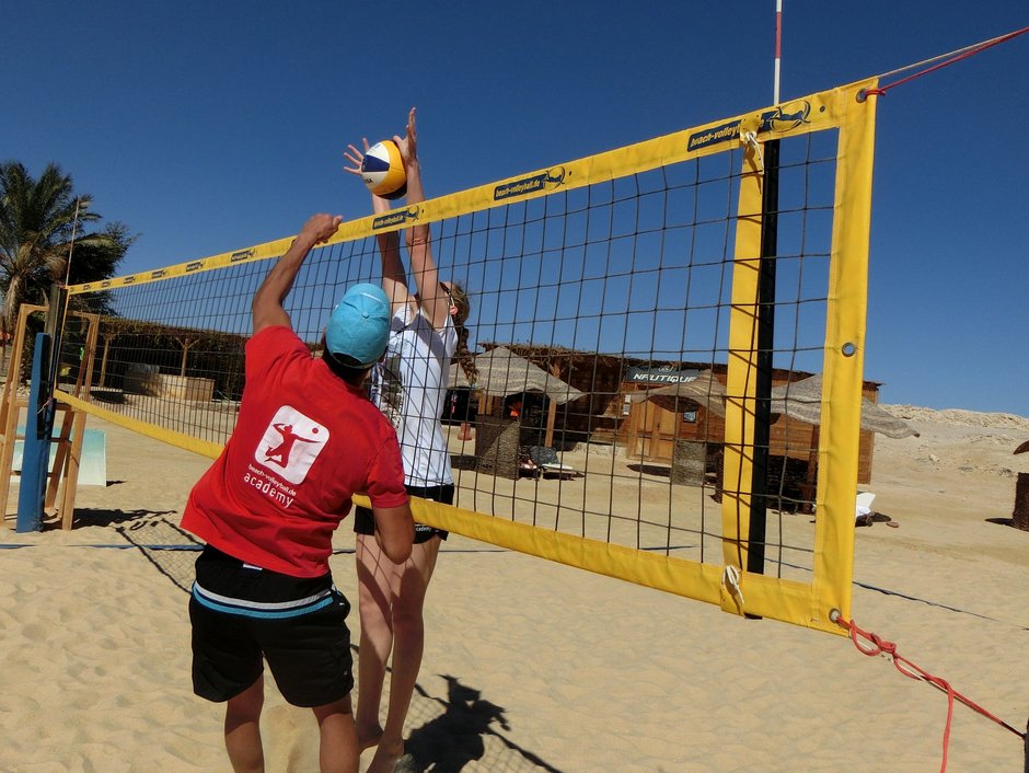 Handhaltung beim Blocken im Beach-Volleyball